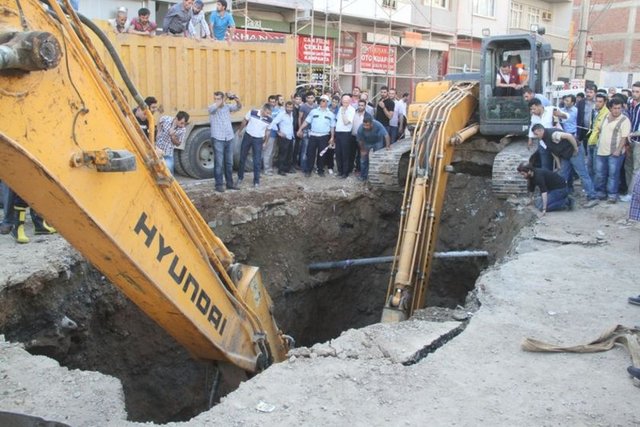 Göçükte can pazarı