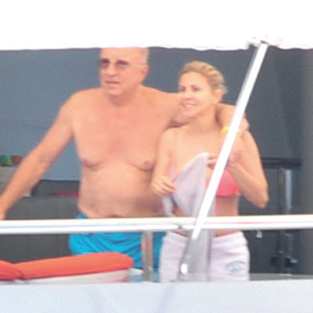 Ünal Aysal Cennet Koyu'nda tatil yapıyor
