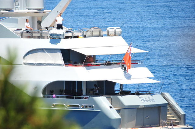 Ünal Aysal Cennet Koyu'nda tatil yapıyor
