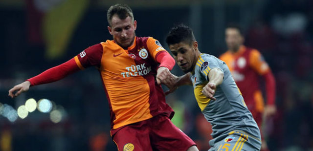 Galatasaray ve Fenerbahçe'de yaprak dökümü