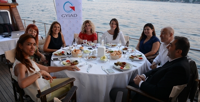 Genç patronlar yaza 'merhaba' dedi
