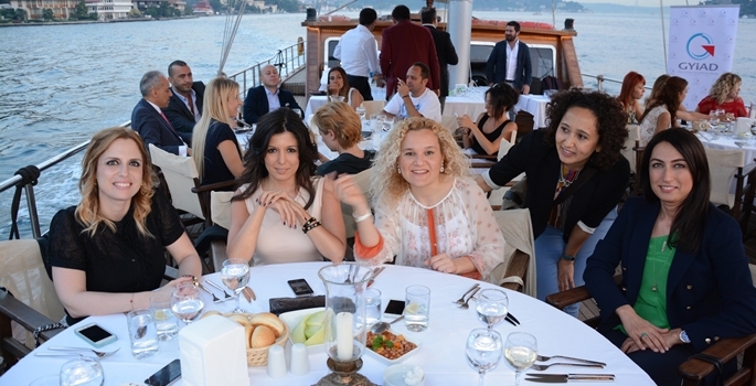 Genç patronlar yaza 'merhaba' dedi
