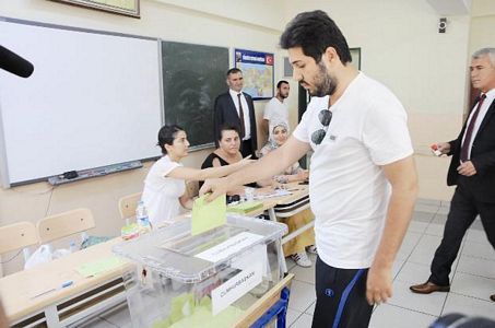 ÜNLÜLERİN SEÇİMİ
