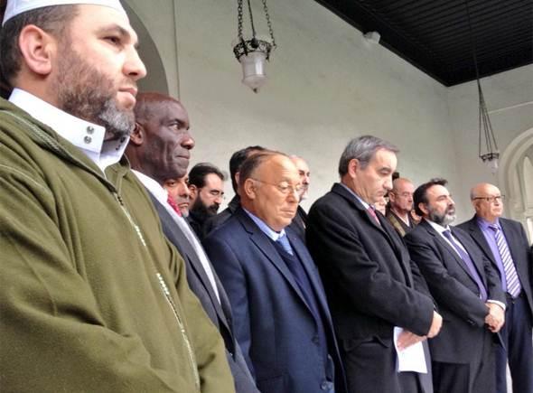 Fransa'daki saygı duruşuna tüm dünyadan katılım