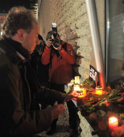 Fransa'daki saygı duruşuna tüm dünyadan katılım