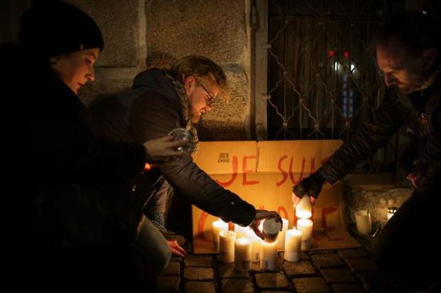 Fransa'daki saygı duruşuna tüm dünyadan katılım