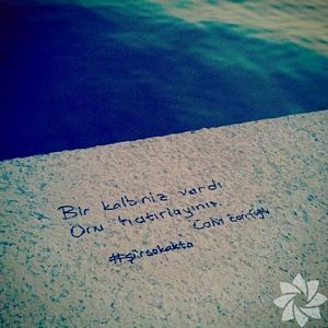Mesaj kaygısız duvar yazıları!

