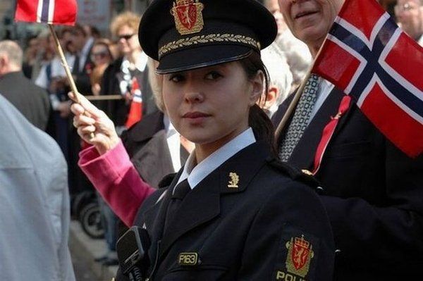 Polisler çiçektir