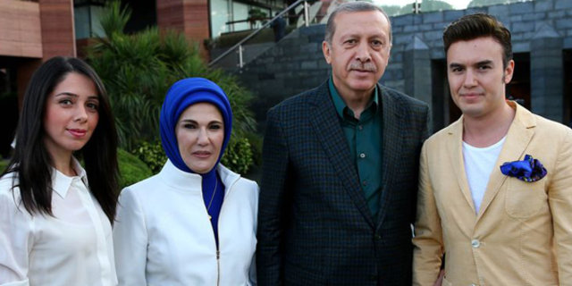 Cumhurbaşkanı Erdoğan ünlülere iftar yemeği verdi