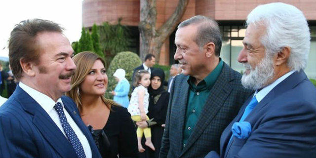 Cumhurbaşkanı Erdoğan ünlülere iftar yemeği verdi