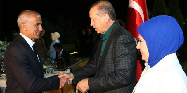 Cumhurbaşkanı Erdoğan ünlülere iftar yemeği verdi