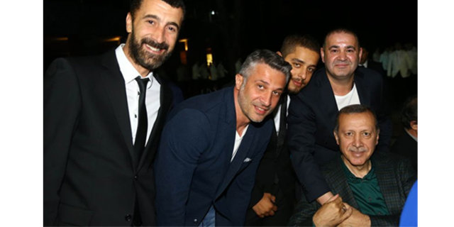 Cumhurbaşkanı Erdoğan ünlülere iftar yemeği verdi