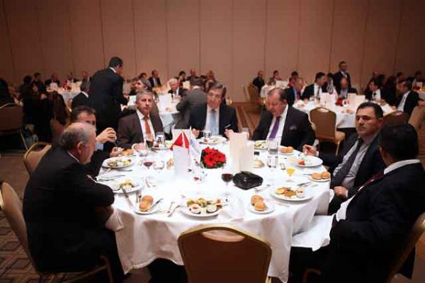 Sigortacılar TSRSB'nin yemeğinde buluştu