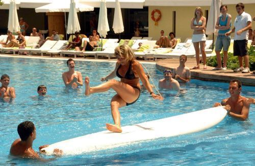 Turistler sahillere koştu